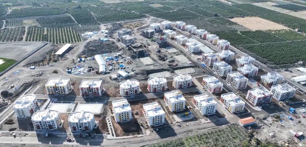 Hatay Valisi Mustafa Masatlı, Erzin ilçesindeki TOKİ tarafından yapılan 635