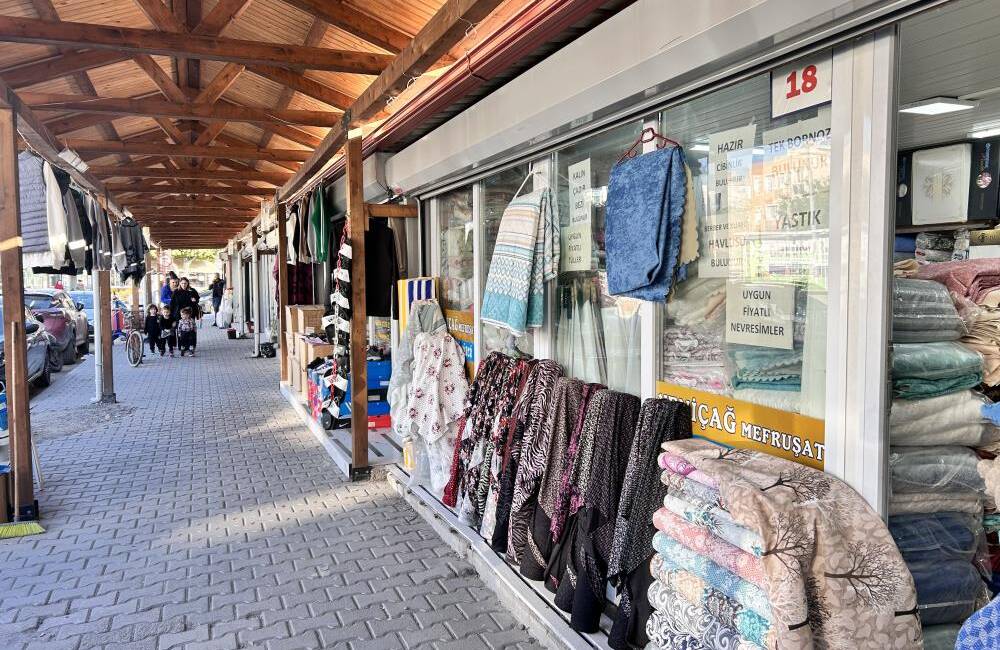 Hatay’ın İskenderun ilçesinde, Kahramanmaraş merkezli depremler sonrası büyük bir yıkım