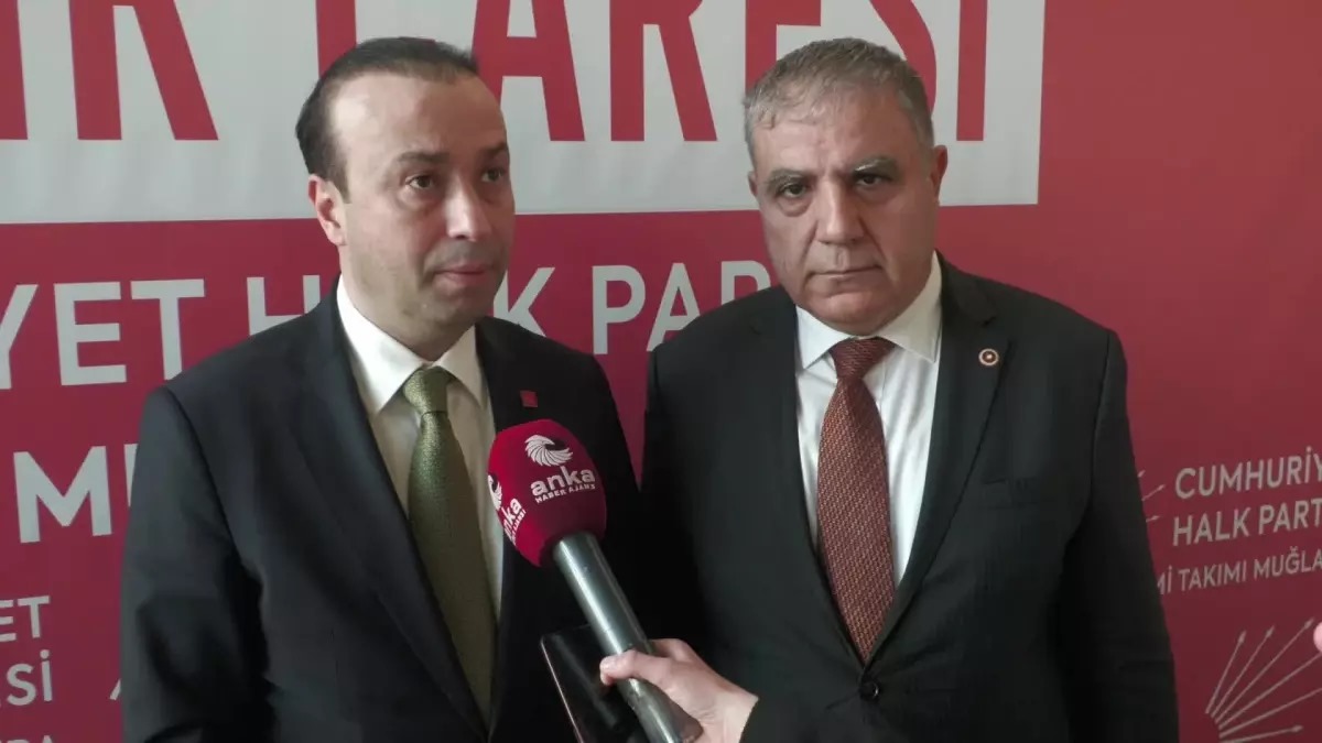 CHP Genel Başkan Yardımcısı Volkan Demir, deprem bölgesindeki esnaf ve