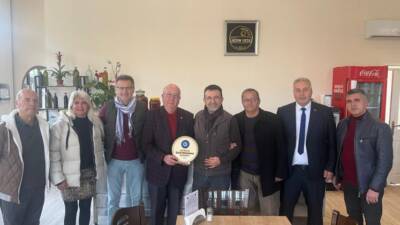 Antakya Gastronomi Derneği Başkanı Metin Tansal ve yönetim kurulu üyeleri,