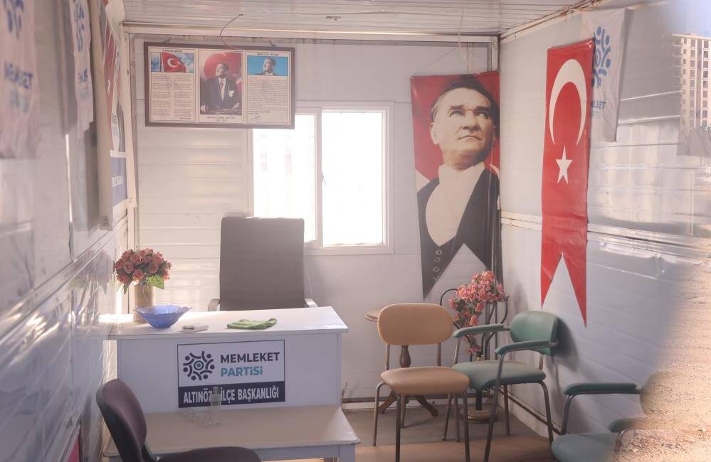 Hatay’da Memleket Partisi’nin il başkanlığı olarak kullanılan konteyner, hırsızlar tarafından