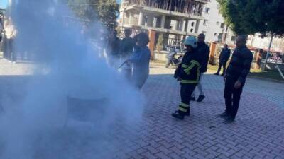 Hatay’ın Arsuz ilçesinde, Kaymakamlık personeline yönelik yangın güvenliği eğitimi düzenlendi.