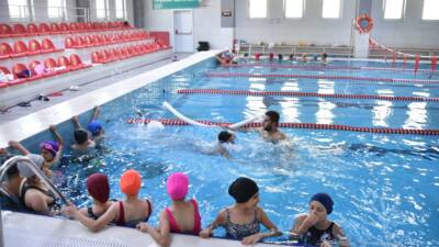 Antakyalı milli yüzücü Kamil Köseoğlu, deprem sonrası Sümeyye Boyacı Yüzme