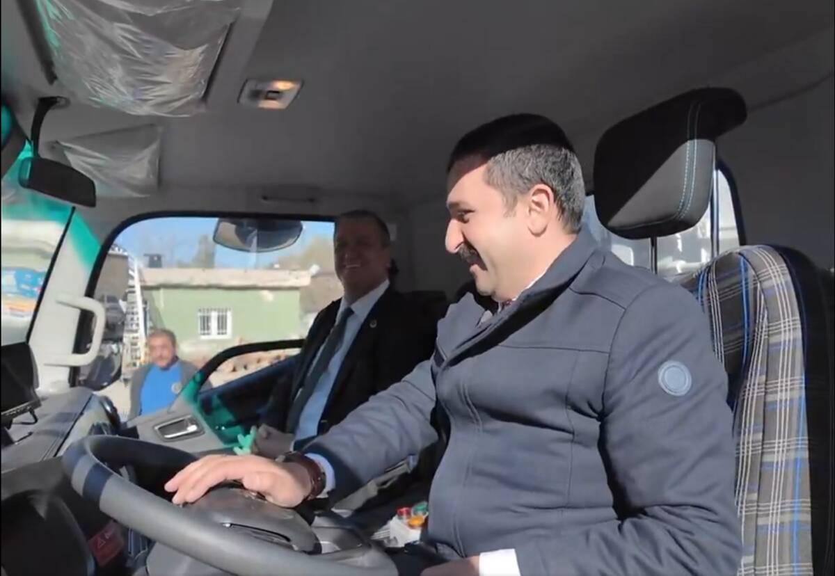 Belen Belediyesi, yeni çöp kamyonları ve ekskavatör ile araç filosunu