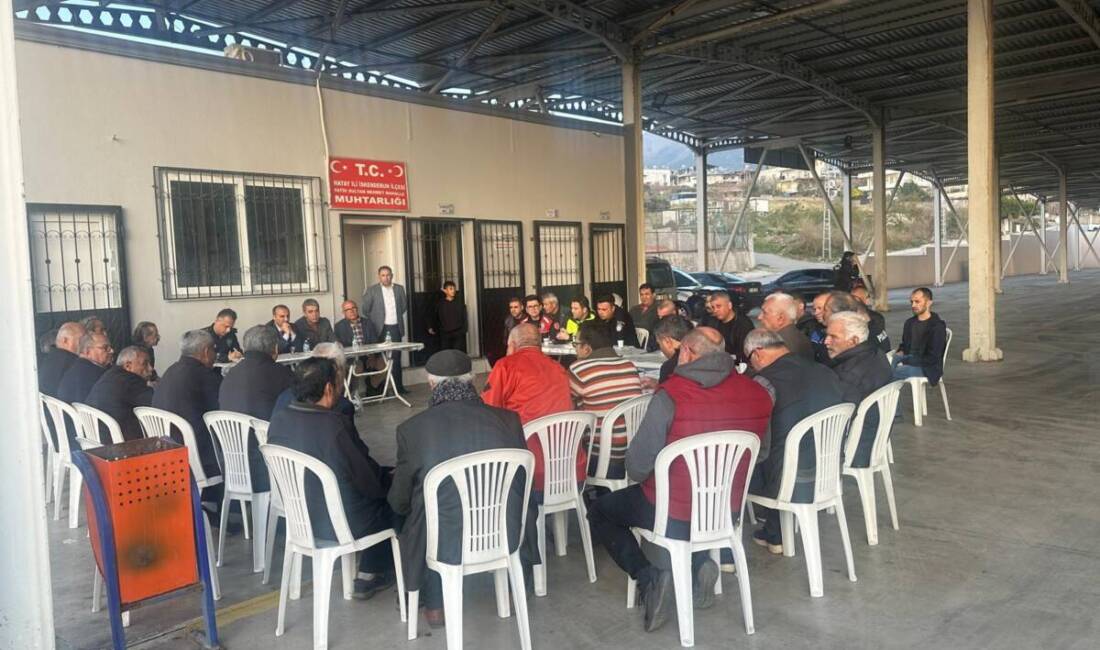 İskenderun İlçe Emniyet Müdürü Nevzat Güneş, bölgedeki muhtarlar ve vatandaşlarla