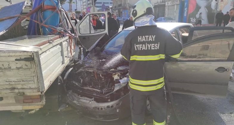 Hatay’ın İskenderun ilçesinde, Ulucami Caddesi Kaymakamlık Kavşağı’nda meydana gelen trafik