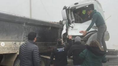 Hatay’ın Yayladağı ilçesinde yoğun sis nedeniyle korkunç bir kaza yaşandı.