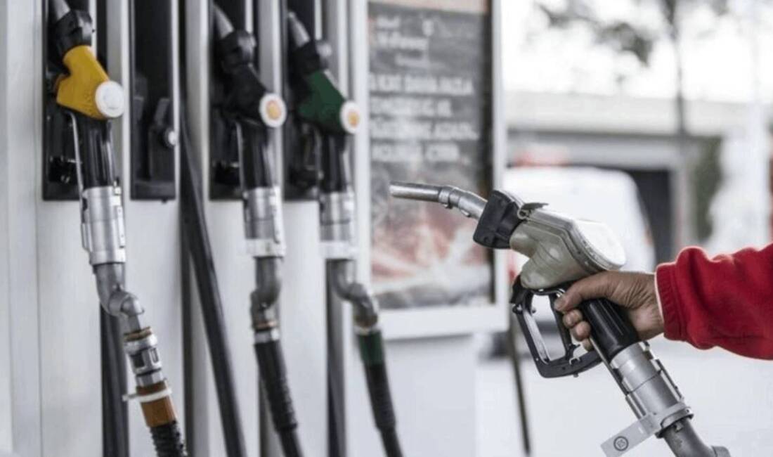 Akaryakıt fiyatlarında dalgalanmalar devam ediyor. Petrol fiyatları ve döviz kurundaki