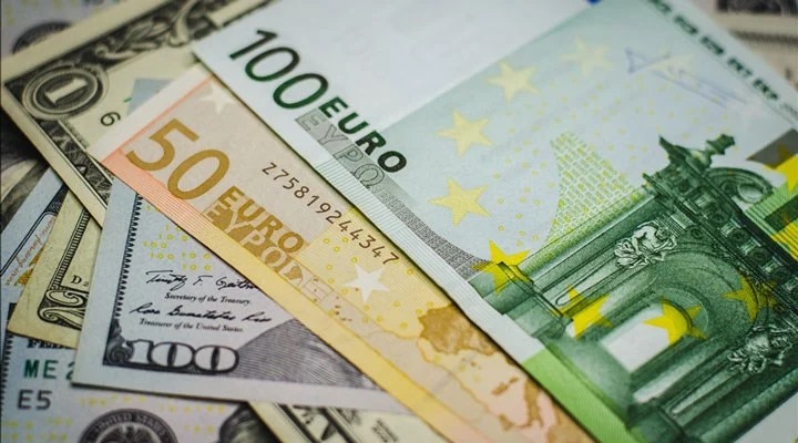 Döviz piyasalarında haftanın ilk gününde dolar ve Euro'nun başlangıç fiyatları