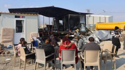 Hatay’da depremzede bir ailenin sığındığı konteyner ev, çıkan yangında küle