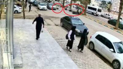 Reyhanlı'da meydana gelen motosiklet kazasında sürücü savruldu çarpan kişi de