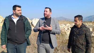 Hatay’ın Samandağ ilçesindeki Milleyha Sulak Alanı, belediye ekipleri tarafından temizlenerek