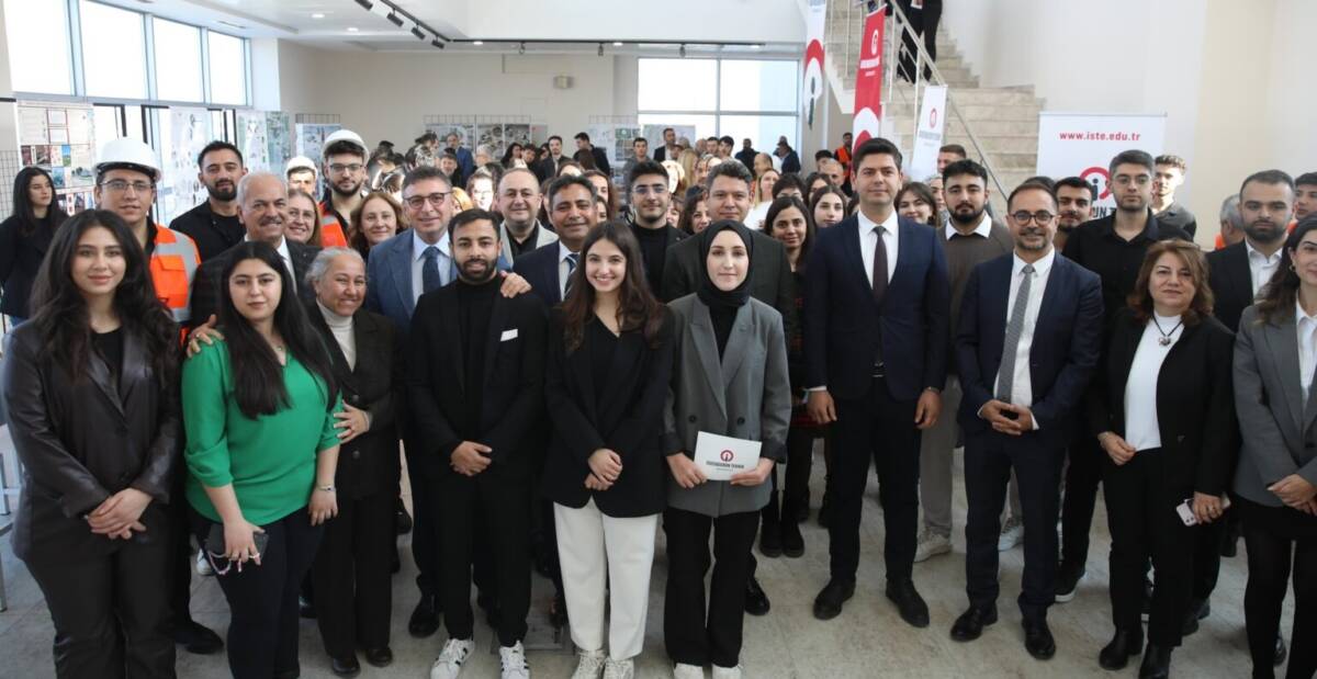 İskenderun Teknik Üniversitesi (İSTE) Mimarlık Fakültesi İç Mimarlık Bölümü öğrencileri,