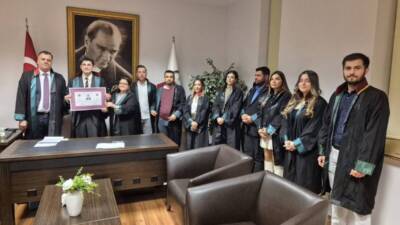 Hatay’da, stajyerlik sürecini başarıyla tamamlayan 3 genç hukuk fakültesi mezunu,
