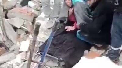 Hatay’ın İskenderun ilçesinde, Kahramanmaraş merkezli depremlerin ardından büyük bir yıkım