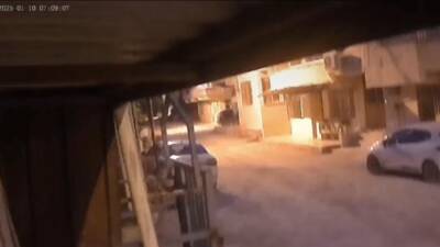 Hatay'ın Yayladağı ilçesinde meydana gelen 4 büyüklüğündeki deprem, güvenlik kamerasına