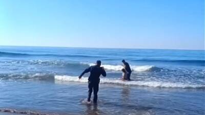 Samandağı’nda alkollü bir vatandaşın denizde boğulma tehlikesi yaşaması, jandarma ekiplerinin