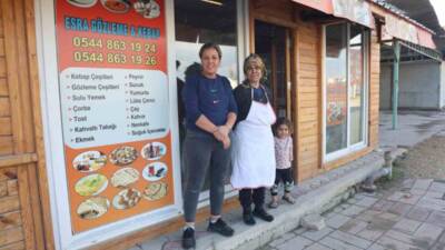 Hatay’da yaşayan Esra ve Semire Sönmez, deprem sonrasında açtıkları kebapçıda