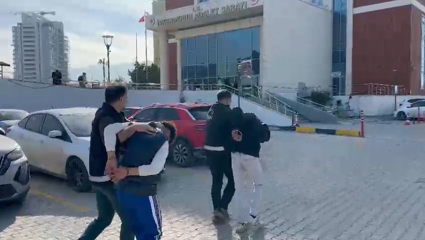 Hatay Emniyet Müdürlüğü’nün yürüttüğü başarılı çalışmalar sonucunda, aranan şahıslar İskenderun’da