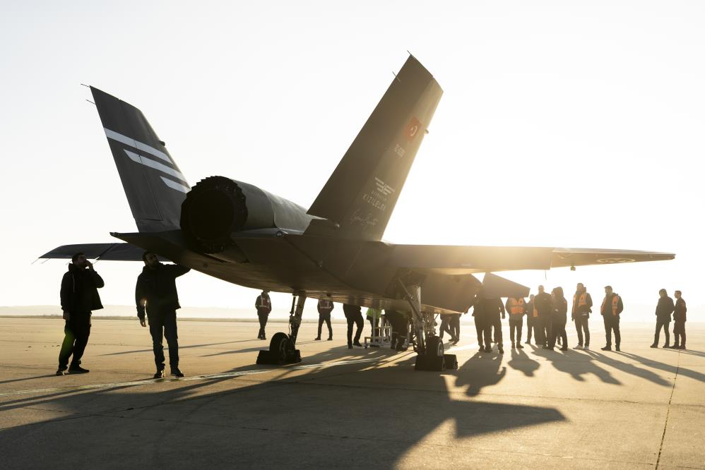 Türkiye’nin ilk insansız savaş uçağı Bayraktar KIZILELMA, bir uçuş testini