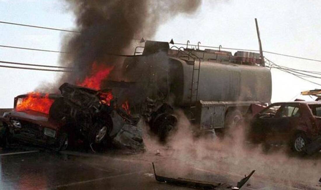 Nijerya'da bir petrol tankerinin patlaması sonucu yakıt toplamaya çalışan en