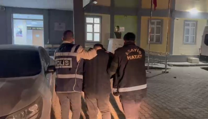 Hatay Emniyet Müdürlüğü ekipleri, aranan şahısların yakalanmasına yönelik çalışmalarını sürdürüyor.