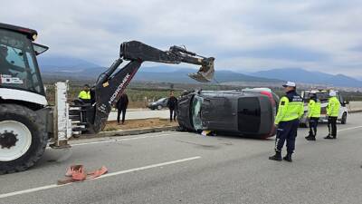 Hatay’ın Hassa ilçesinde, üç aracın karıştığı zincirleme trafik kazasında iki