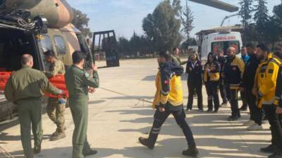 Hatay İl Sağlık Müdürlüğü koordinasyonunda, helikopterden kara ambulansına hasta ve