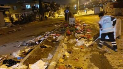 Hatay’da Antakya Belediyesi Park ve Bahçeler Müdürlüğü ekipleri, temizlik, bakım