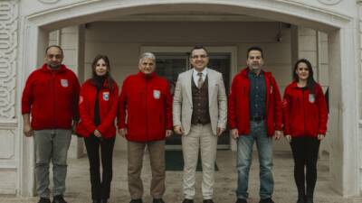 AKUT Vakfı, 6 Şubat depreminin yıldönümünde Hatay Vali Yardımcısı Gökay