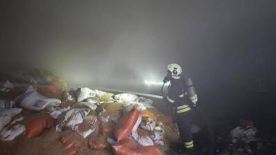 Hatay’ın Arsuz ilçesinde bir ahırın samanlık kısmında çıkan yangın, itfaiye