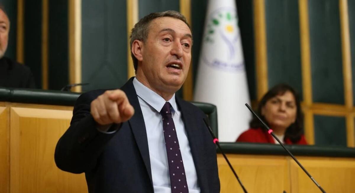 DEM Parti Eş Genel Başkanı Tuncer Bakırhan, partisinin grup toplantısında