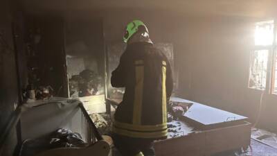 Hatay’ın Kırıkhan ilçesinde çıkan yangında, müstakil bir ev alevlere teslim