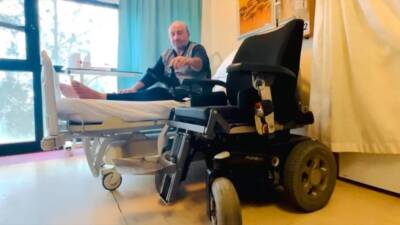 Mardin Valisi Tuncay Akkoyun, depremde yaralanan ve bedensel engelli kalan