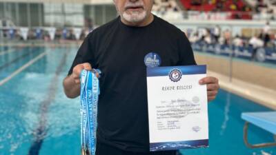 Antakyalı milli yüzücü Kamil Köseoğlu, Edirne’de düzenlenen Uluslararası Uzun Kulvar