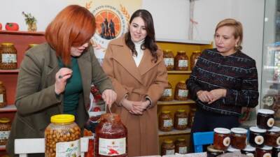 Hatay Valisi ve Dörtyol Kaymakamı eşleri, Dörtyol ilçesinde kadın kooperatiflerine