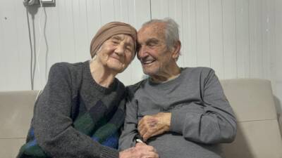 Hatay’da depremde yıkılan binalarının enkazından kurtarılarak birlikte yaşama tutunan 71