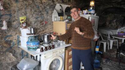 Hatay’da Kahramanmaraş merkezli depremin ardından hayatı alt üst olan Ali