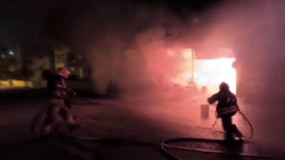 Dörtyol ilçesinde bir motosiklet tamircisinde çıkan yangında, iş yerinde bulunan