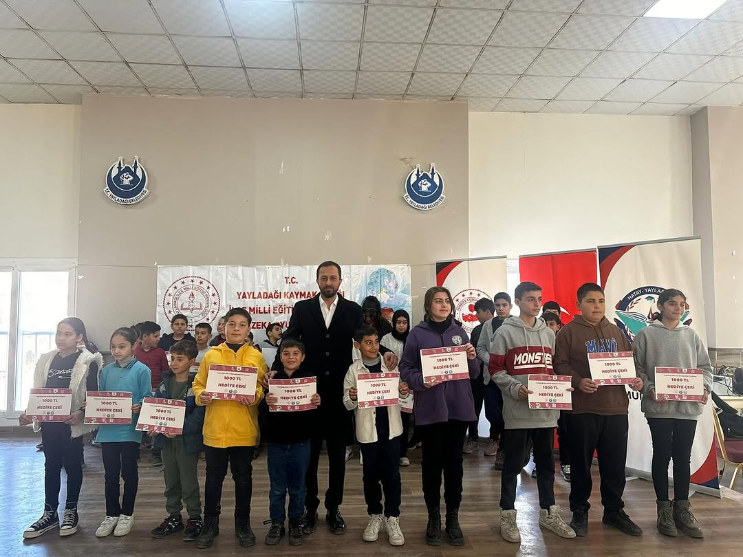 Yayladağı Belediye Başkanı Mehmet Yalçın, ilçede düzenlenen Akıl ve Zeka