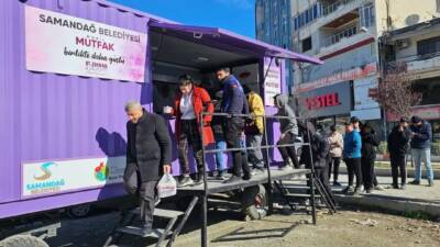 Samandağ Belediyesi, soğuk kış günlerinde ilçedeki vatandaşların içini ısıtarak güne