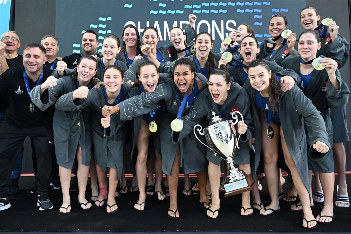 İzmir Büyükşehir Belediyesi Sutopu Kadın Takımı, Challenger Cup finalinde Galatasaray’ı