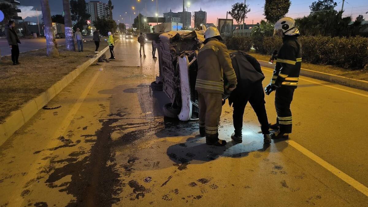 Hatay’ın İskenderun ilçesinde meydana gelen trafik kazasında, kontrolden çıkan otomobil