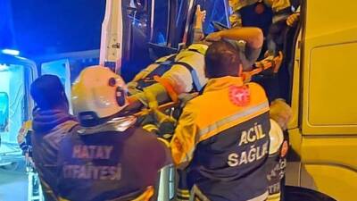 Hatay’ın Antakya ilçesinde, Honda Kavşağı mevkiinde meydana gelen trafik kazasında