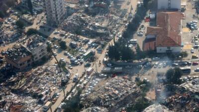CHP Kahramanmaraş Milletvekili Ali Öztunç, depremzedelere teslim edilmeyen konutlar için
