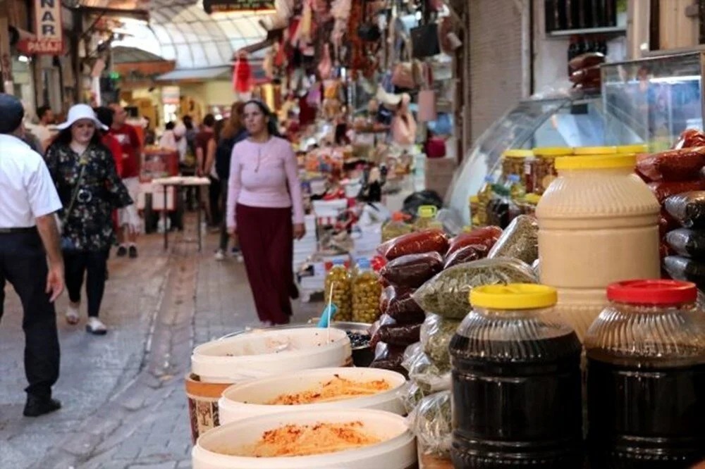 Kahramanmaraş merkezli depremler, Hatay’ın simgelerinden biri olan tarihi Uzun Çarşı’yı