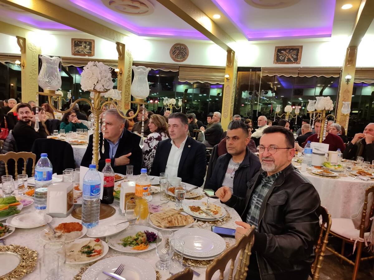 Aalen Antakya Kültür Derneği öncülüğünde düzenlenen dayanışma yemeği, Hatay’ın sanat