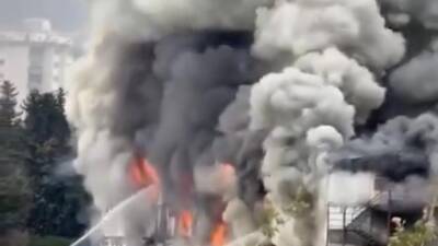 Hatay’ın Arsuz ilçesine bağlı Övündük Mahallesi’nde bulunan bir şantiyede yangın