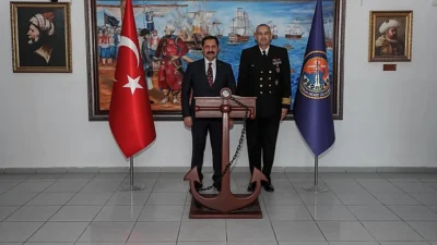 Hatay Valisi Mustafa Masatlı, İskenderun Deniz Üs Komutanlığı'nı ziyaret ederek,
