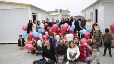 Hatay’ın Antakya ilçesinde, deprem sonrası kurulan konteyner kentte eğitim veren
